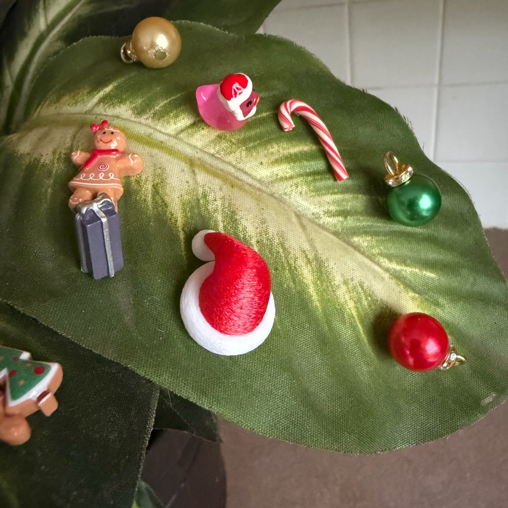 🍃10 pack CHRISTMAS PLANT MAGNETS!🍃 - Picture 5 of 5